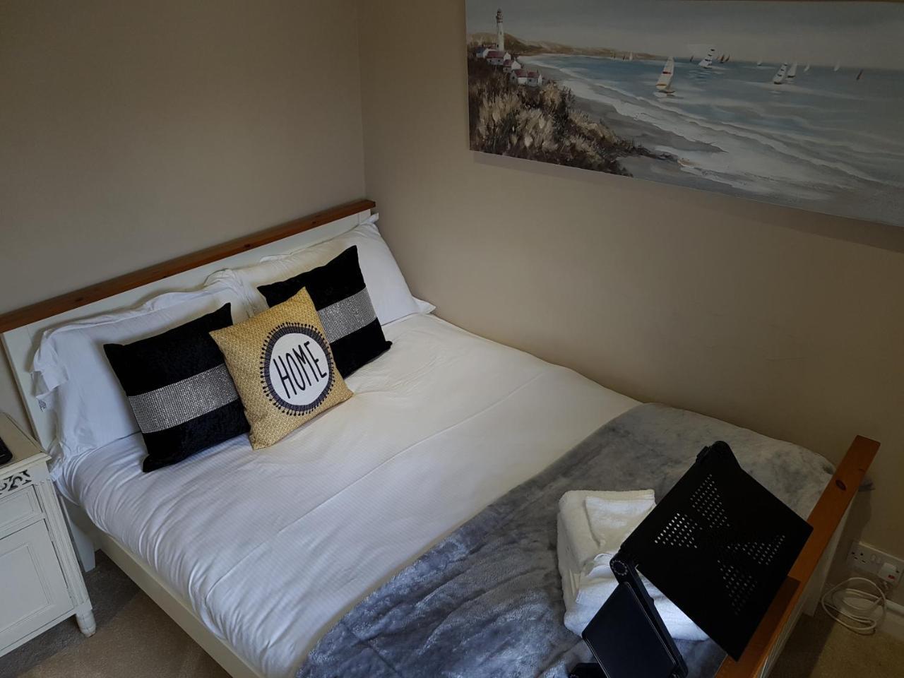 Slough Centre Townhouse With Driveway Parking For Up To Two Cars Apartment Екстериор снимка