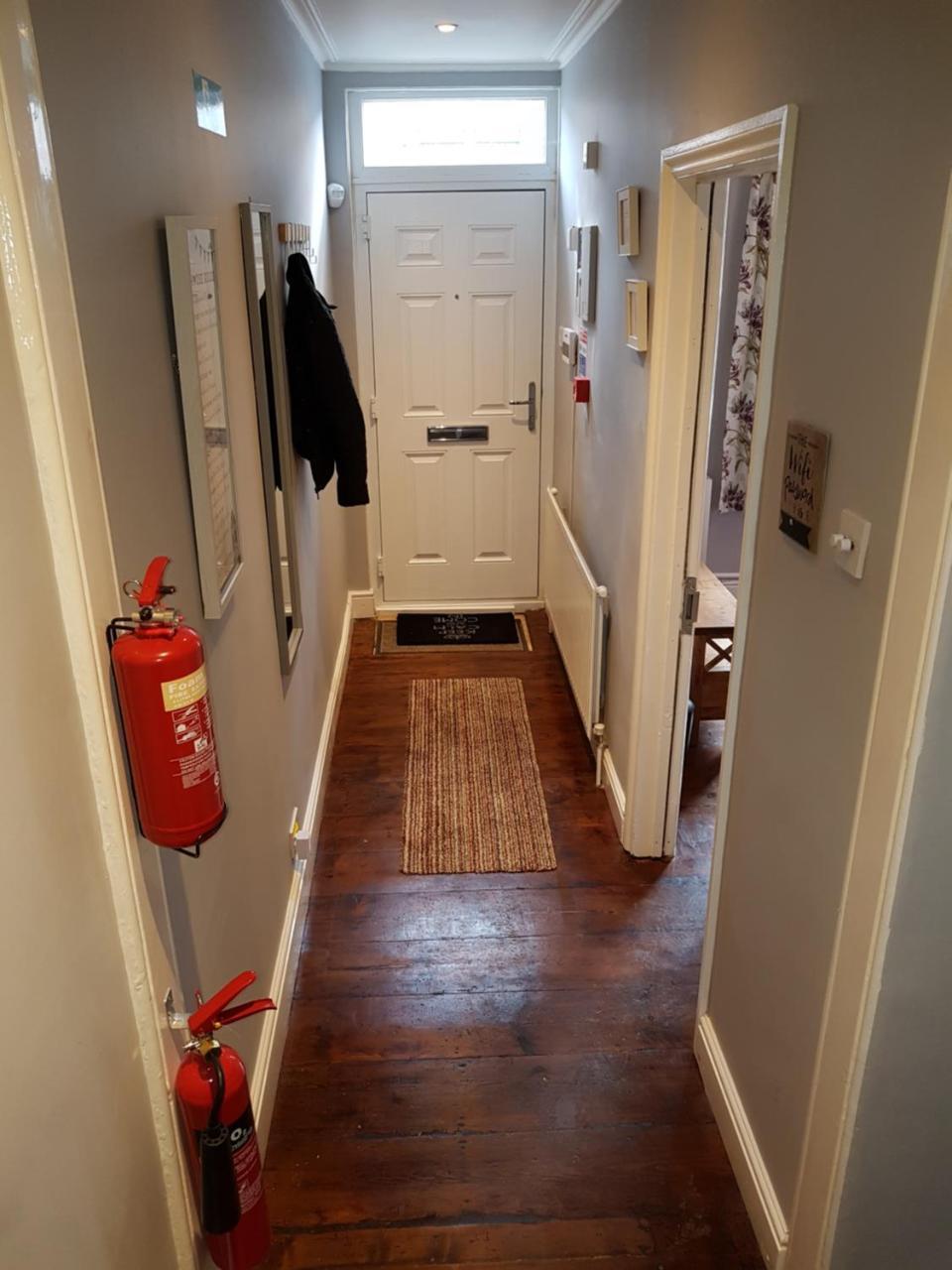 Slough Centre Townhouse With Driveway Parking For Up To Two Cars Apartment Екстериор снимка