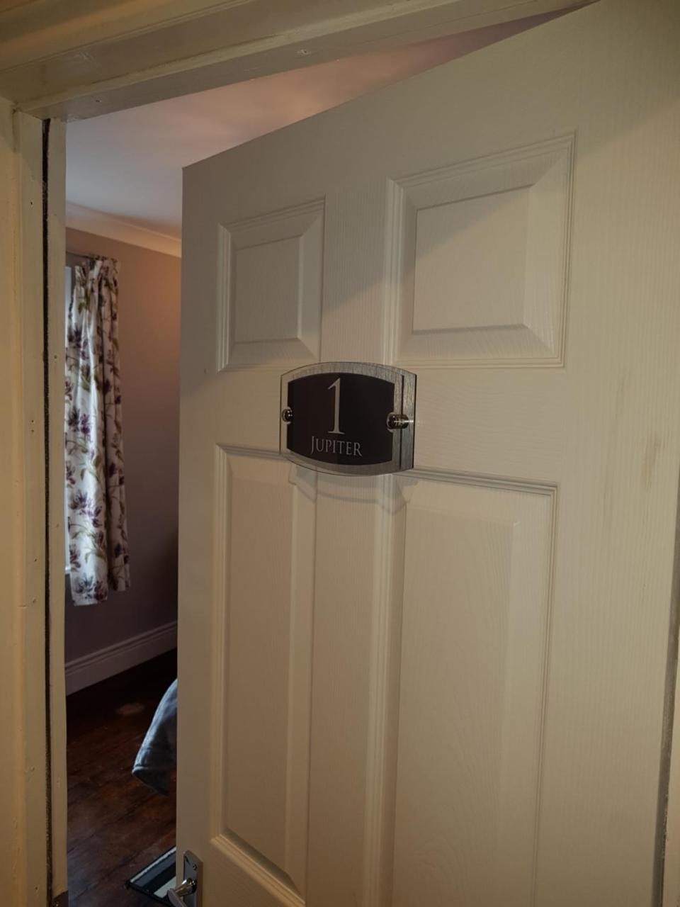 Slough Centre Townhouse With Driveway Parking For Up To Two Cars Apartment Екстериор снимка