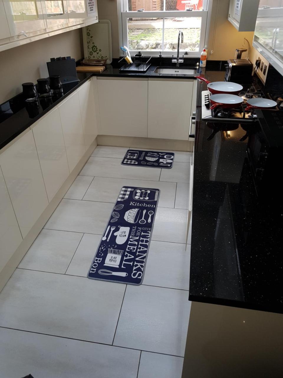Slough Centre Townhouse With Driveway Parking For Up To Two Cars Apartment Екстериор снимка